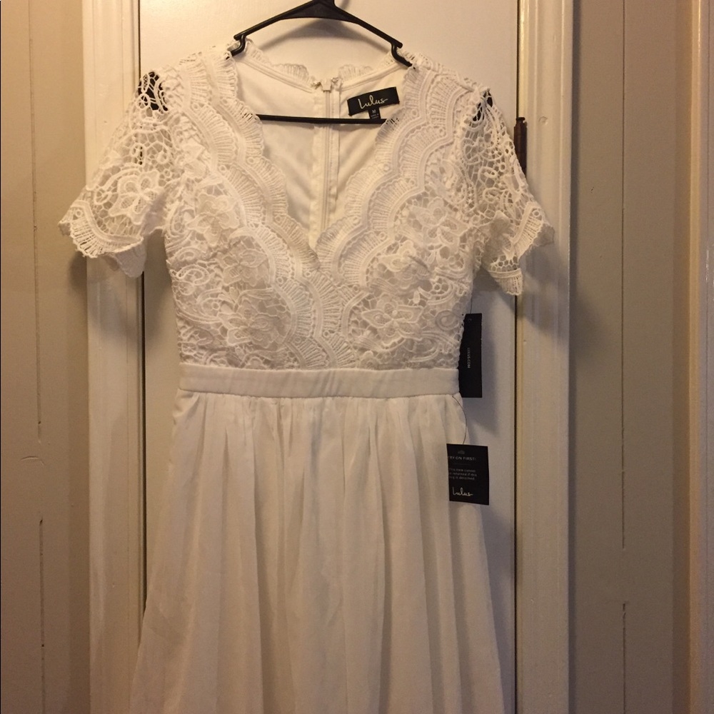 Lulu’s white lace dress